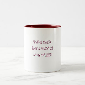 CANECA DE CAFÉ EM DOIS TONS VIVE BIENRIE A MENUDO AMA MUCHO
