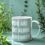 Caneca De Café Em Dois Tons Você Não Está Sozinho Lembre-Se Da Casa De Inspira<br><div class="desc">Você Não Está Sozinho Lembre-Se Da Casa De Inspiração</div>