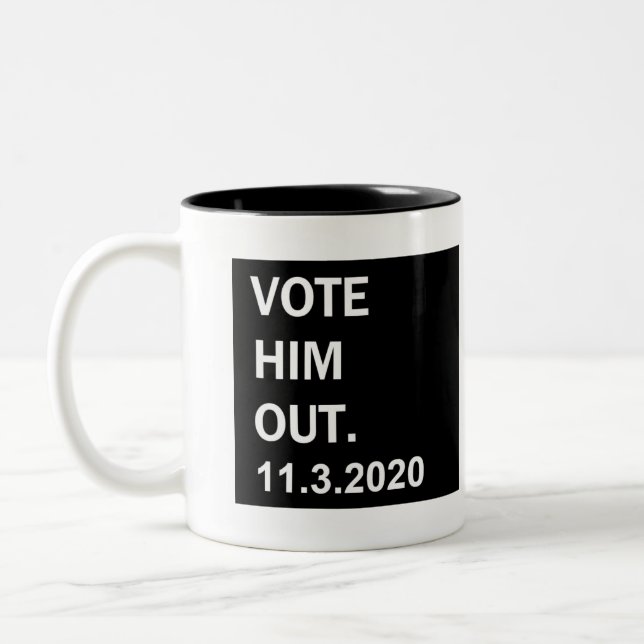 Caneca De Café Em Dois Tons Vote-o para fora (Esquerda)