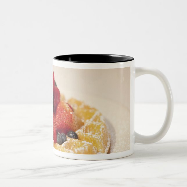 Caneca De Café Em Dois Tons waffle de fruta fresca (Direita)