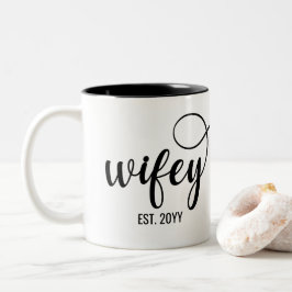 Caneca De Café Em Dois Tons Wifey Est | Presentes personalizados para noiva de