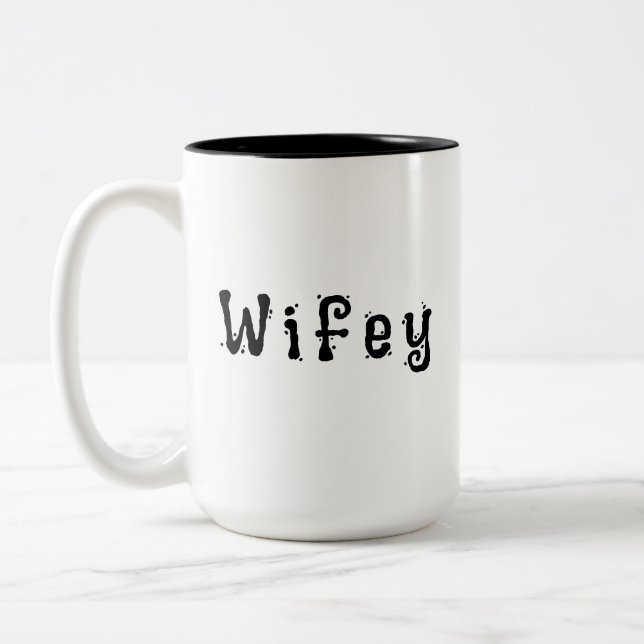 Caneca De Café Em Dois Tons Wifey Modern Black Script White Womens (Esquerda)
