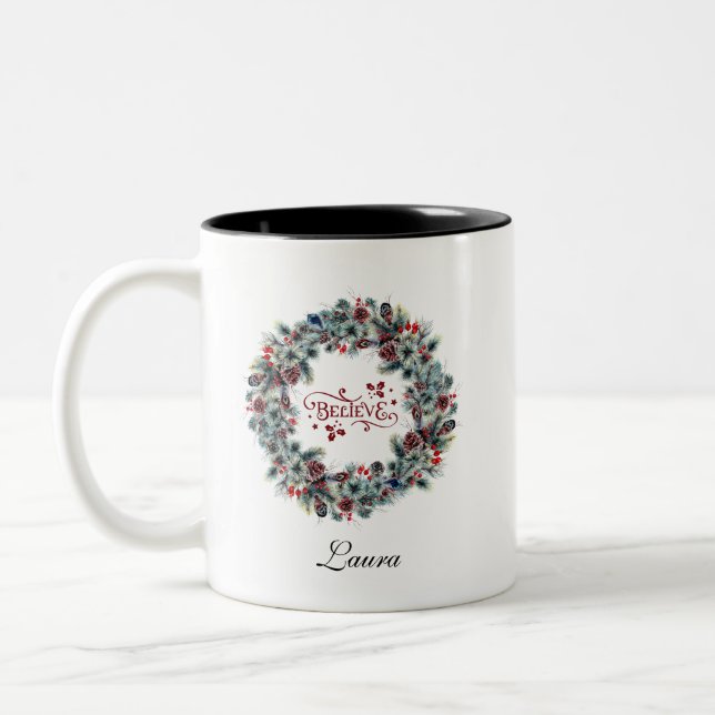 Caneca De Café Em Dois Tons Wreath Natal BELIEVE Typografia Monograma (Esquerda)