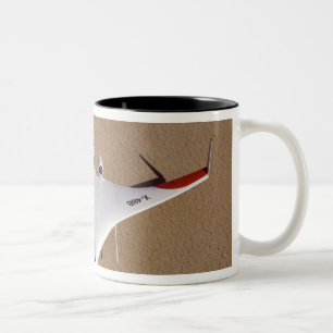 Caneca De Café Em Dois Tons X-48B misturou o veículo aéreo desvirilizado cor