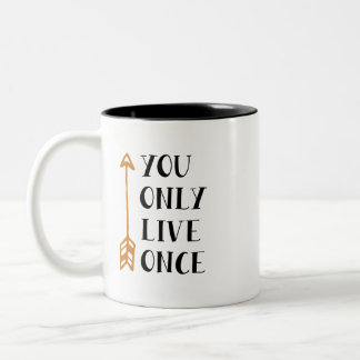 Caneca De Café Em Dois Tons You Only Live Once – YOLO Arrow Design for T-Shirt