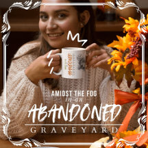 Em meio a nevoeiro em um cemitério abandonado