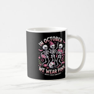 Caneca De Café Em outubro Vestimos O Esqueleto Rosa De Halloween