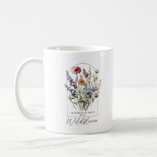 Caneca De Café Em um campo de Rosas, ser monograma personalizado 