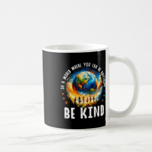 Caneca De Café Em Um Mundo Seja Crianças Que Atacam A Terra