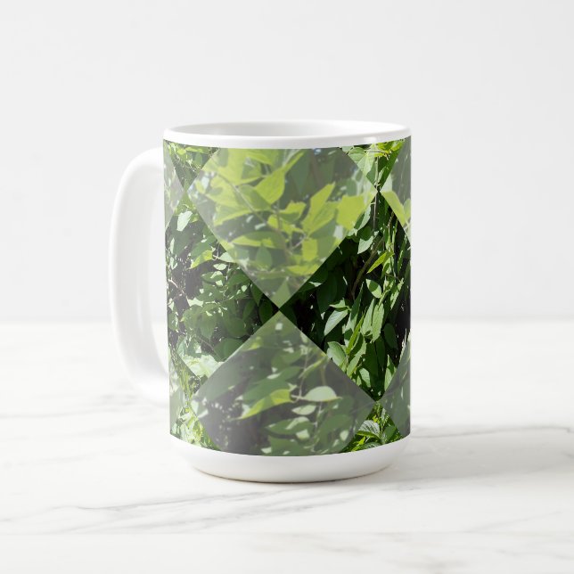 Caneca De Café Emerald Elegance: Folhas Verdes em Diamond Cut, (Frente Esquerda)
