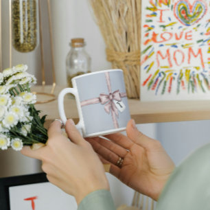 Caneca De Café Emperrado em um arco rosa
