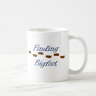 Caneca De Café Encontrando Bigfoot com pegadas