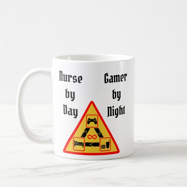 Caneca De Café Enfermeira de Dia, Jogadora de Noite (Esquerda)