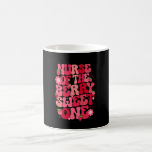 Caneca De Café Enfermeira Do Morango Do Primeiro Nascimento Do Do