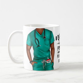 Caneca De Café Enfermeira Engraçada em Andamento Personalizada