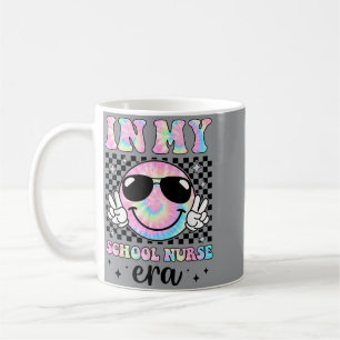 Caneca De Café Enfermeira Escolar Vibes Groovy Tie Dye Volta às A