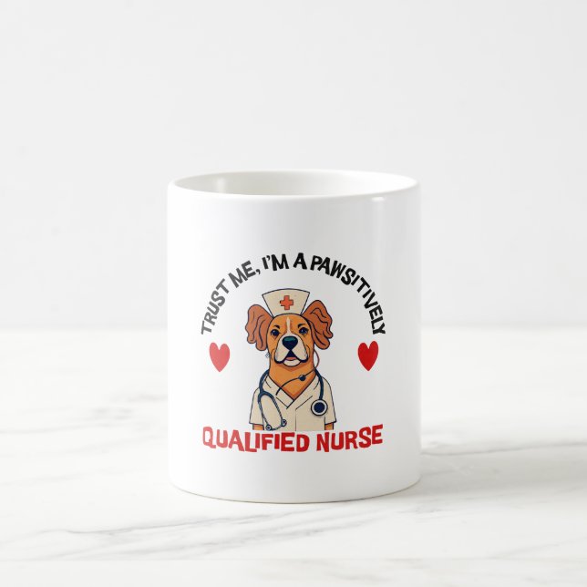 Caneca De Café Enfermeira Qualificada Pawsitivamente (Centro)