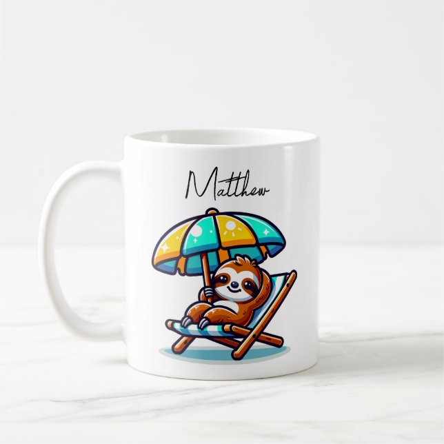 Caneca de café engraçada com preguiça na praia (Esquerda)
