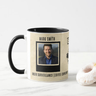 Caneca de Café Engraçada Sob Vigilância – Dependen