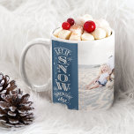 Caneca De Café Engraçado, deixe-o passar o Natal da praia da neve<br><div class="desc">Esta caneca é perfeita para sua foto de Natal da família! É engraçado e festivo,  e definitivamente vai rir de seus amigos e familiares. Peça sua caneca hoje e deixe-a nevar! A fotografia é para fins ilustrativos e pode ser alterada para uma de vocês.</div>
