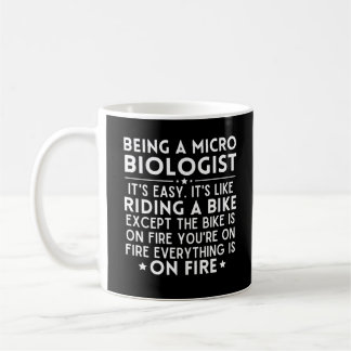 Caneca De Café Engraçado dizer que ser um microbiologista é fácil
