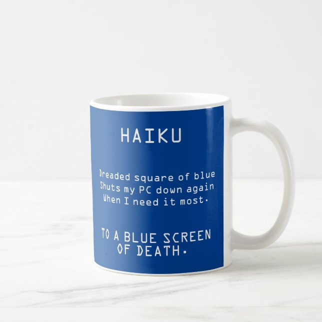 Caneca De Café Engraçado Haiku na tela azul da morte (Direita)