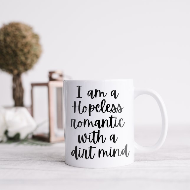 Caneca De Café Engraçado, sou um Romântico sem Esperança (Criador carregado)