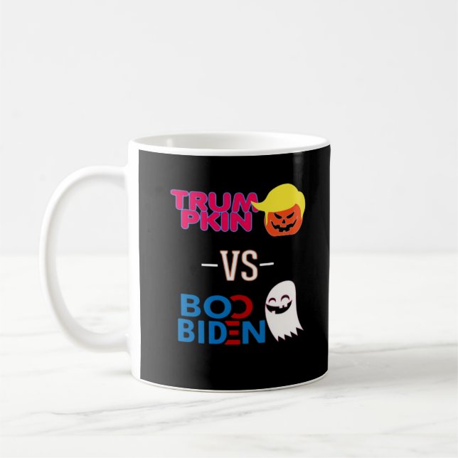 Caneca De Café Engraçado Trumpkin Vs Boo Biden Design Classe Hall (Esquerda)