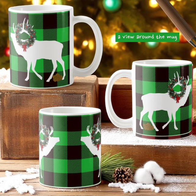 Caneca De Café Engraçado Xadrez Verde de Buffalo Elk Pooh Wreath (a view of design around the mug)