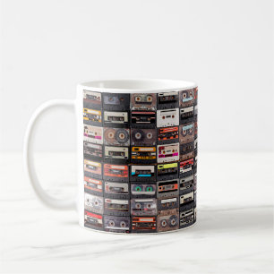 Caneca De Café Enorme coleção de fitas cassete. Musical retrô