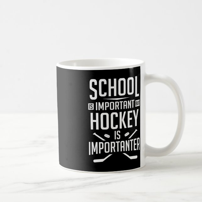 Caneca De Café Escola de Hóquei Divertida é importante, mas hóque (Direita)