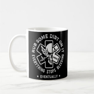 Caneca De Café Esfregar Alguma Sujeira Em Um Medicamento Paramedi