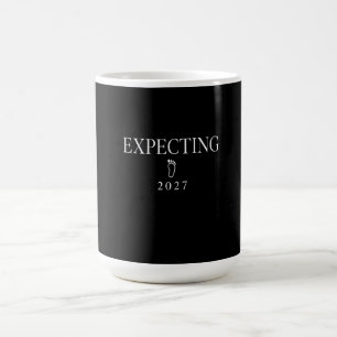 Caneca De Café Esperando 2027 Design de Anúncio de Bebê
