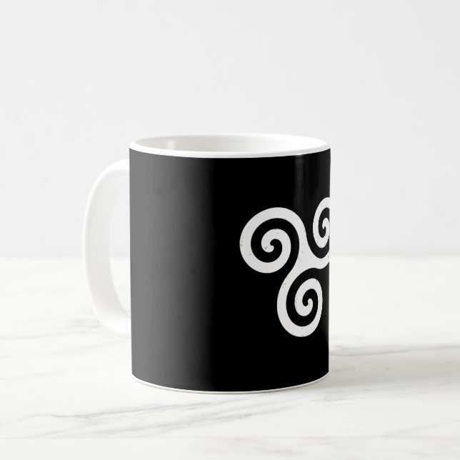 CANECA DE CAFÉ ESPIRAL CELTICO TRISKELION TRIPLO (Frente Esquerda)