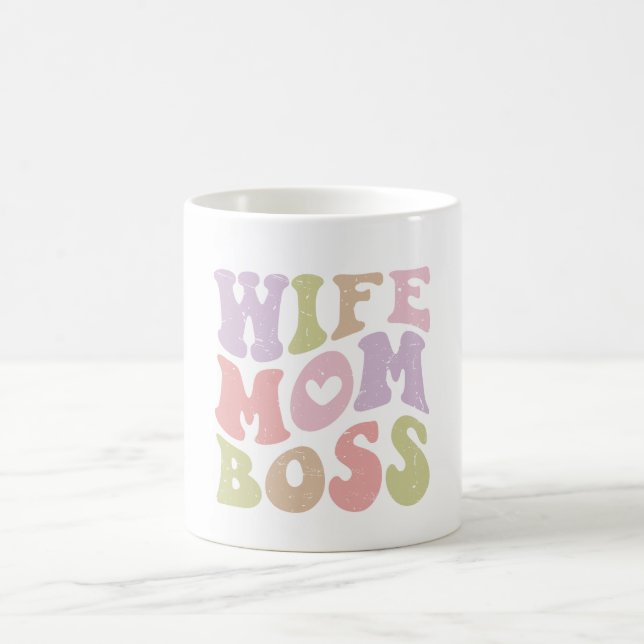 Caneca De Café Esposa Mãe Chefe Script Retro Dia das Mães  (Centro)