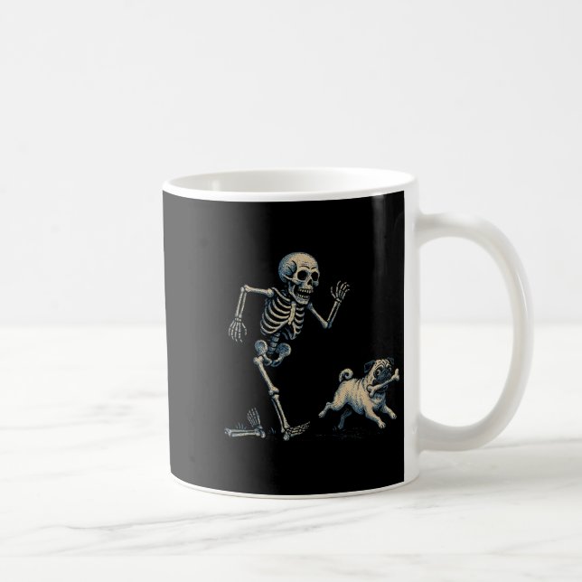 Caneca De Café Esqueleto Engraçado Perseguindo Cachorro Pug Hallo (Direita)
