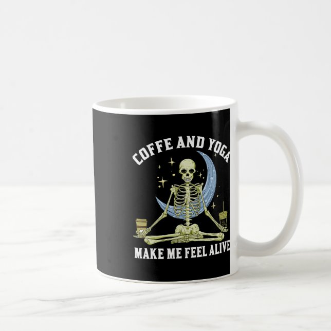 Caneca De Café Esqueleto Fazendo Ioga e Bebendo Café Eu Me Sinto  (Direita)