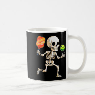 Caneca De Café Esqueleto jogando pickle ball fantasia de hallowee