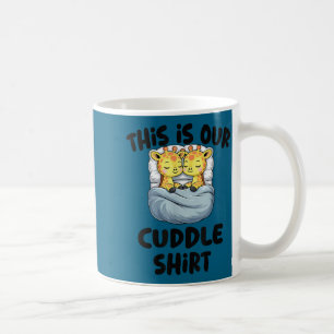 Caneca De Café Esta É Nossa Camisa de Cuddlar Casal de Girafa Fof