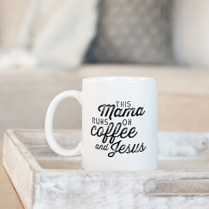 Caneca De Café Esta mamã corre no café e em Jesus