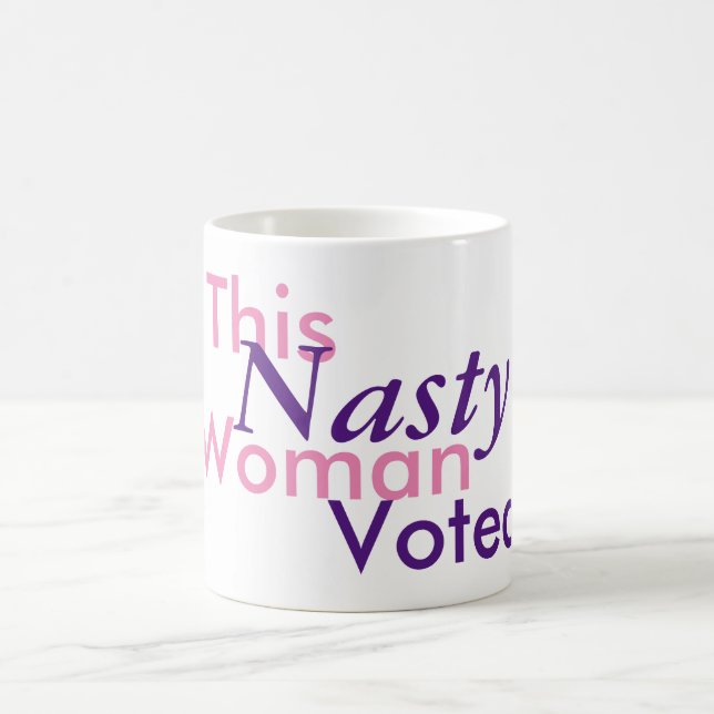 Caneca De Café Esta mulher desagradável votada. Hillary 2016 (Centro)