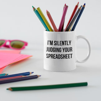 Caneca De Café Estou Silenciosamente a julgar a tua folha de cálc