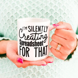 Caneca De Café Estou silenciosamente Criando uma folha de cálculo