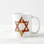 Caneca De Café estrela de pizza de david<br><div class="desc">"Estrela de pizza de david ", interfé, "inter-fé""estrela de david""feliz hanukkah""chanukah jedesejo"Hanukkah, canukah, chanukah, chanukah, chanukkah, hannuka "feriados de judeu""pizza chanukah" , pizza,  pizza de pepperoni,  canuka,  brew,  jew,  judaica,  judaism, ,  pizza canuka,  pizza canukah,  pizza chanukkah,  pizza hannuka,  pizza hannukah, </div>