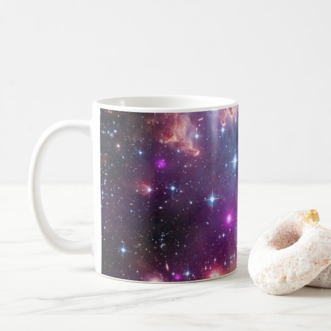 Caneca De Café Estrelas Jovens Na Pequena Nuvem Magalhônica. (Com Donut)