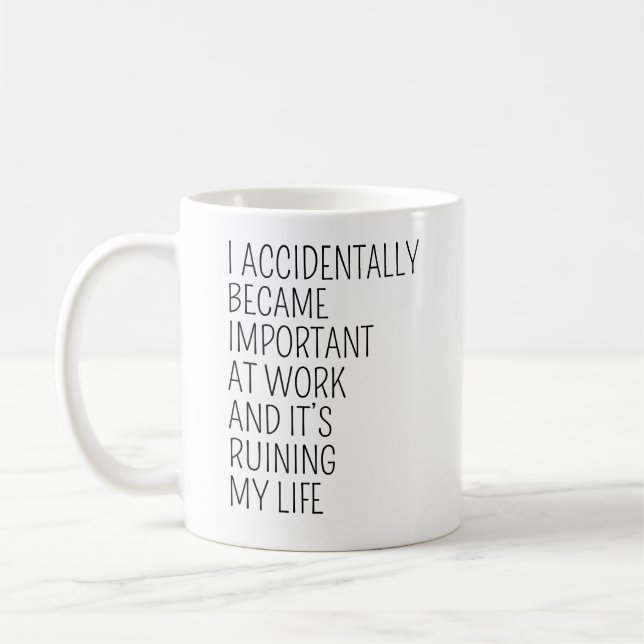 Caneca De Café Eu Acidentalmente Me Tornei Importante Colega de T (Esquerda)