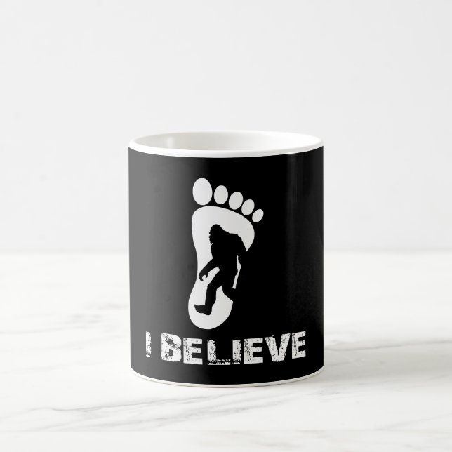 CANECA DE CAFÉ EU ACREDITO EM BIGFOOT (Centro)