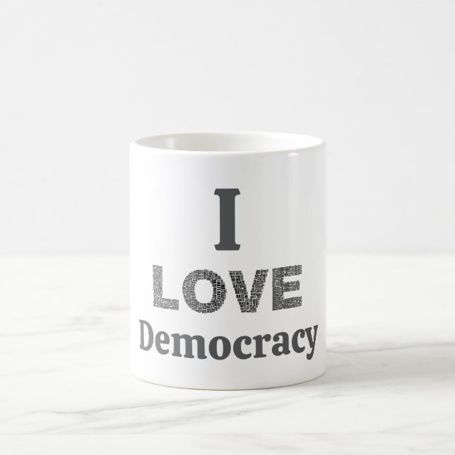 Caneca de Café Eu Amo Democracia (Centro)