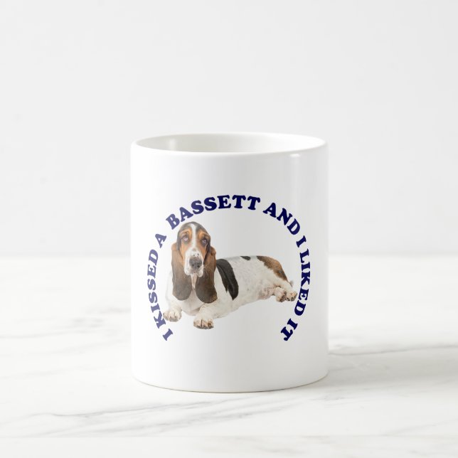 Caneca De Café Eu beijei um Hound Bassett (Centro)