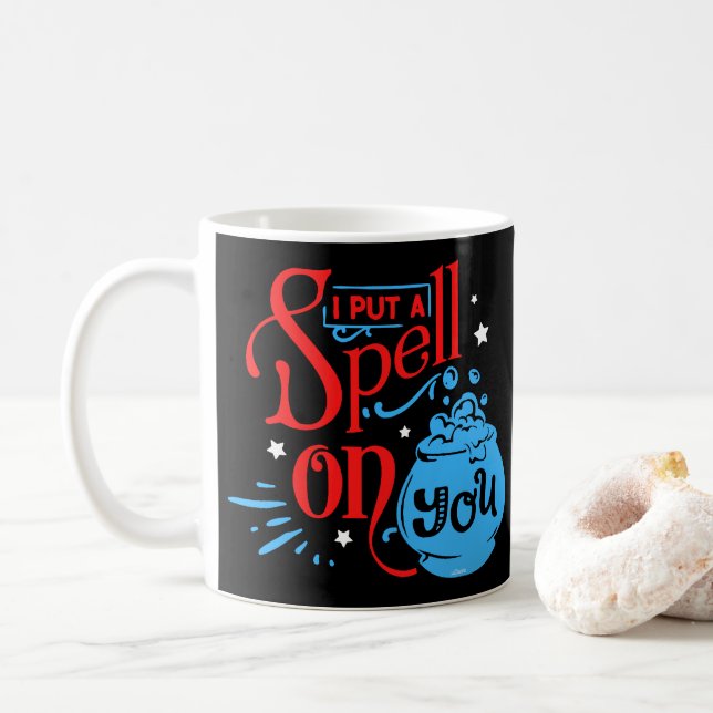 Caneca De Café EU COLOQUEI UMA VELHA EM VOCÊ Dia de as Bruxas eng (Com Donut)